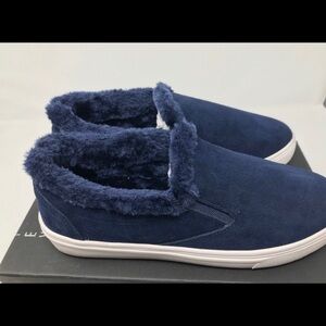 Steven Madden  Cuddles Navy Suede